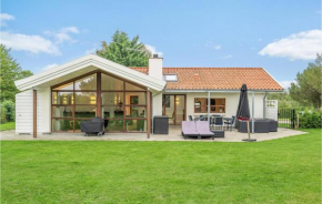 3 Bedroom Cozy Home In Bogø By, Bogø By